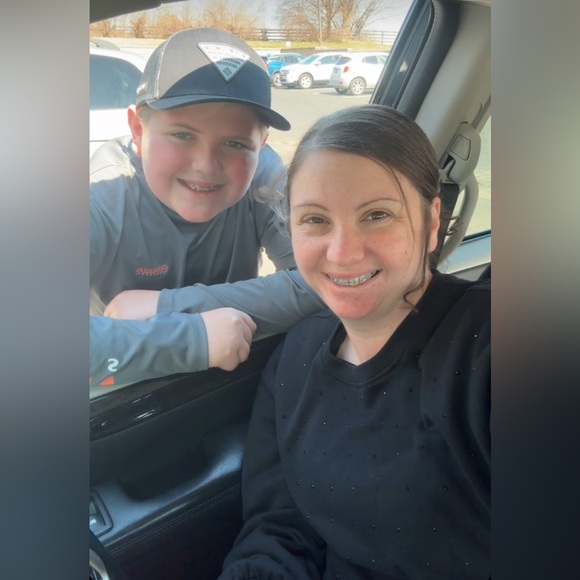 🎀Meet your Posher, ℂ𝕠𝕦𝕣𝕥𝕟𝕖𝕪🎀 - Picture 8 of 12